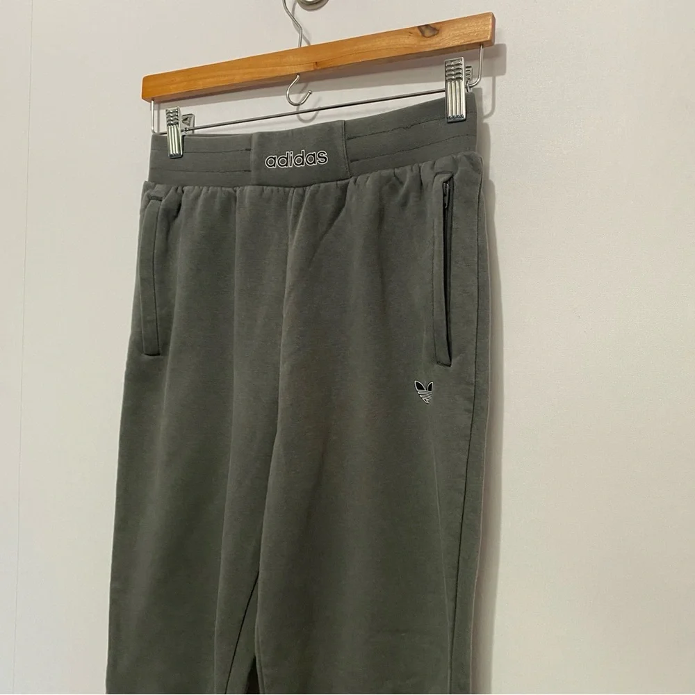 Adidas Originals 3-Stripes Jogger Pants Gray Youth L‎ (13–14Y) Casual Loungewear